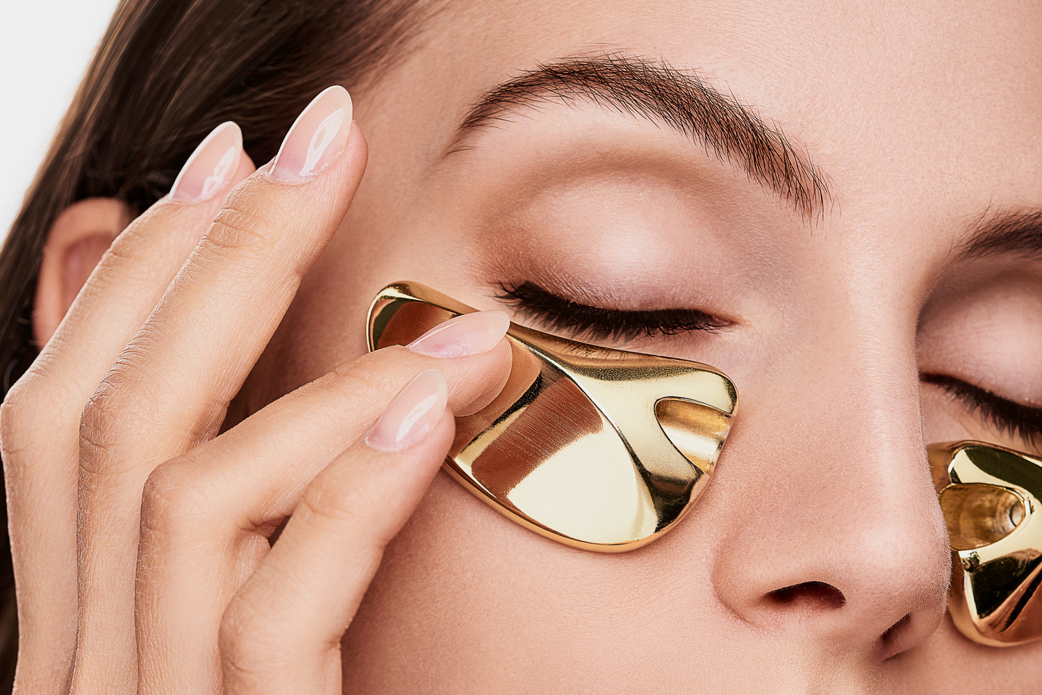 Aurox EMPORE uses the perfect temperature for your under-eye skin.